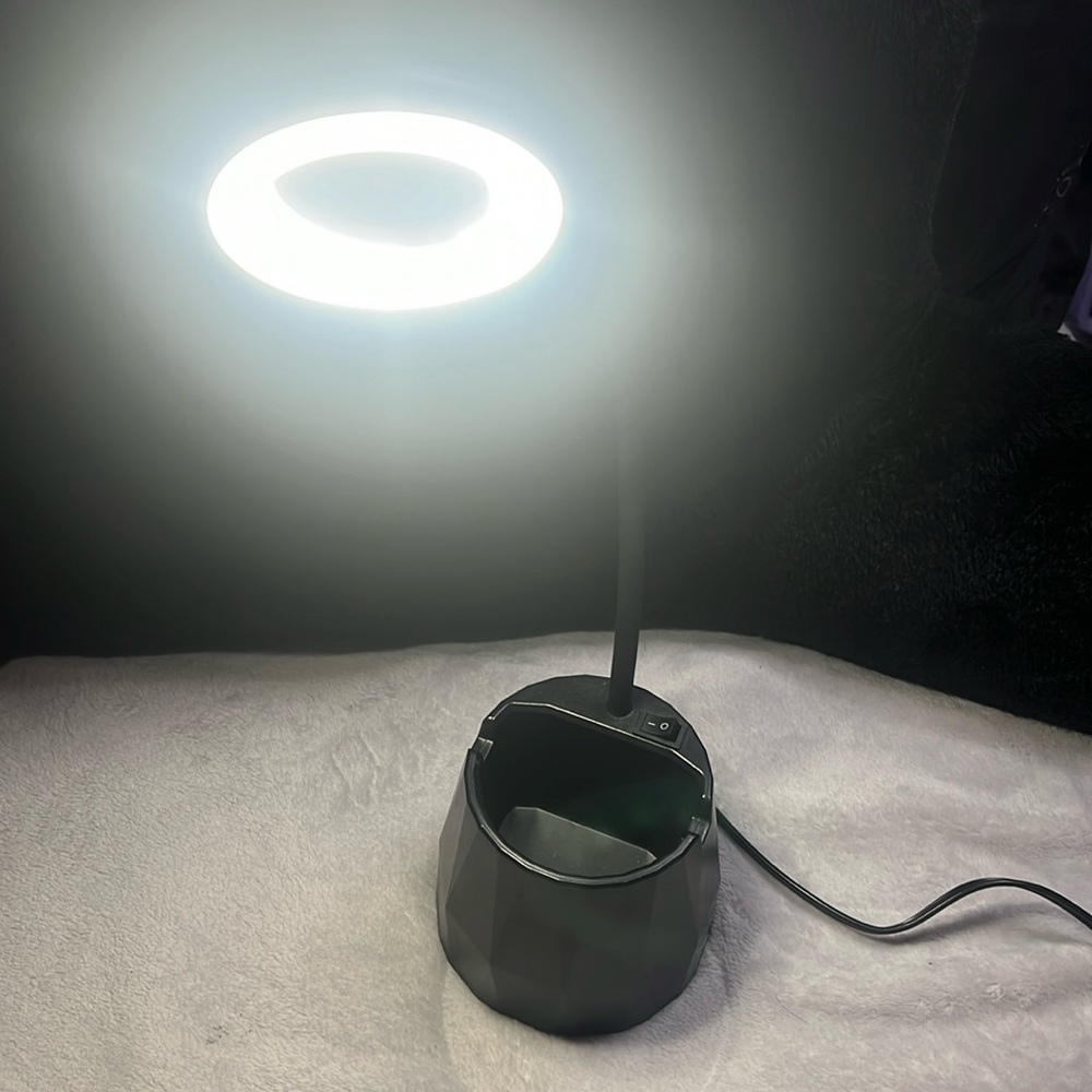 Desk lamp